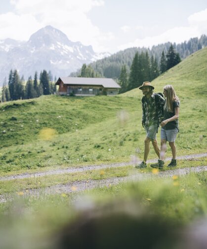 couple hiking in Lech | © Daniel Zangerl / Lech Zuers Tourismus