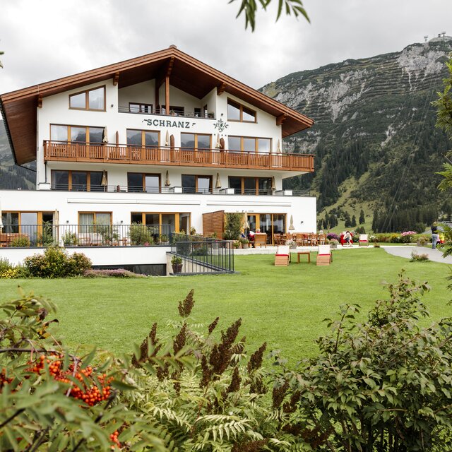 Hotel Schranz in Lech im Sommer