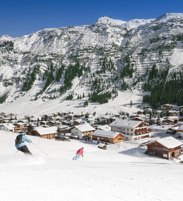 Talabfahrt mit Ski in Lech