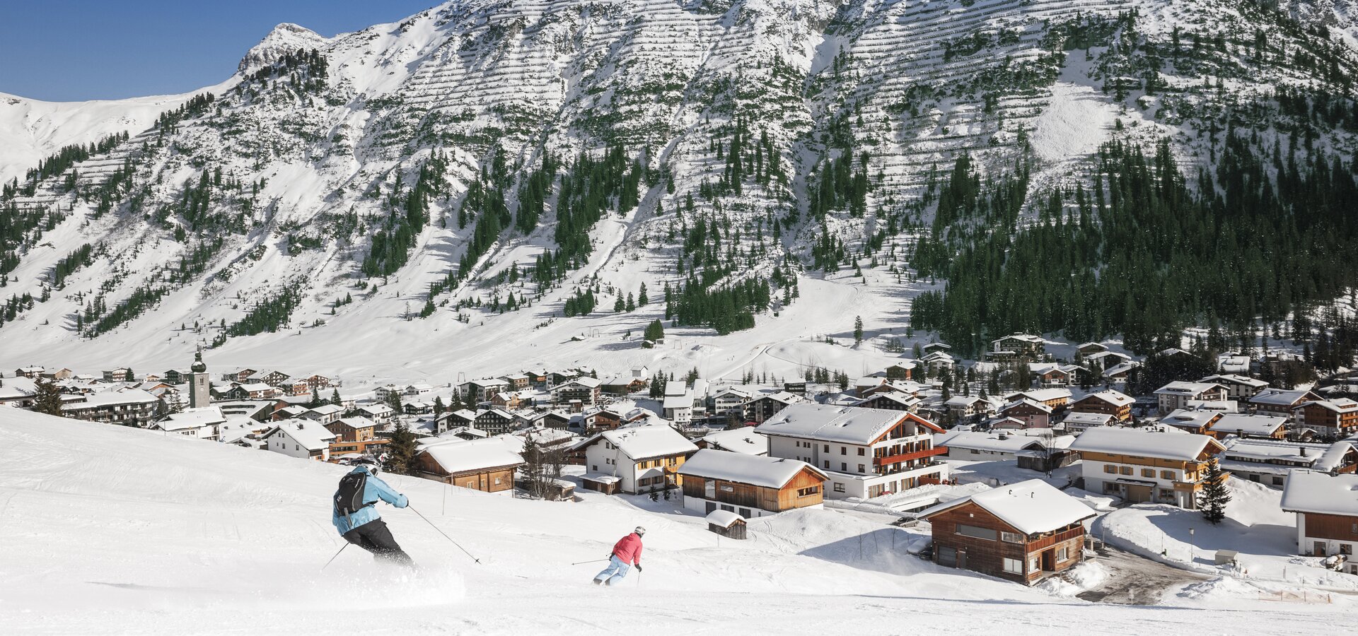 Talabfahrt mit Ski in Lech