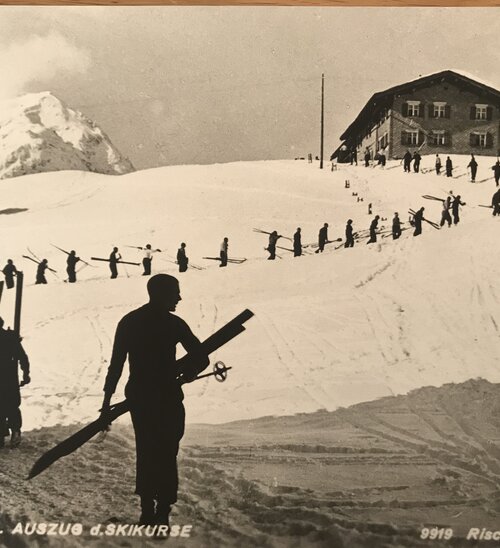 first ski courses in Lech