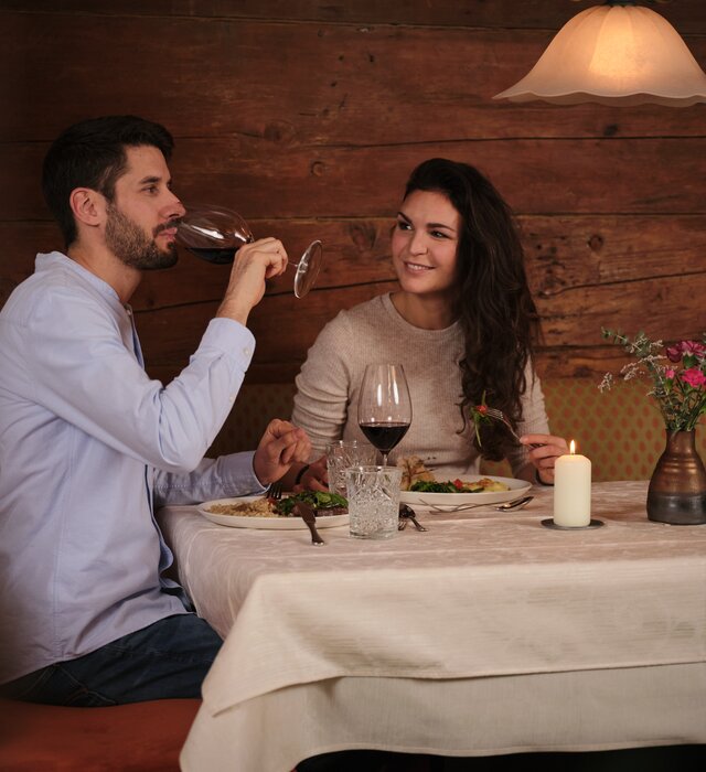 Couple at dinner hotel Schranz | © Mathias Lixl