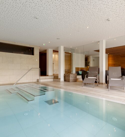 Indoor Pool im Hotel in Lech