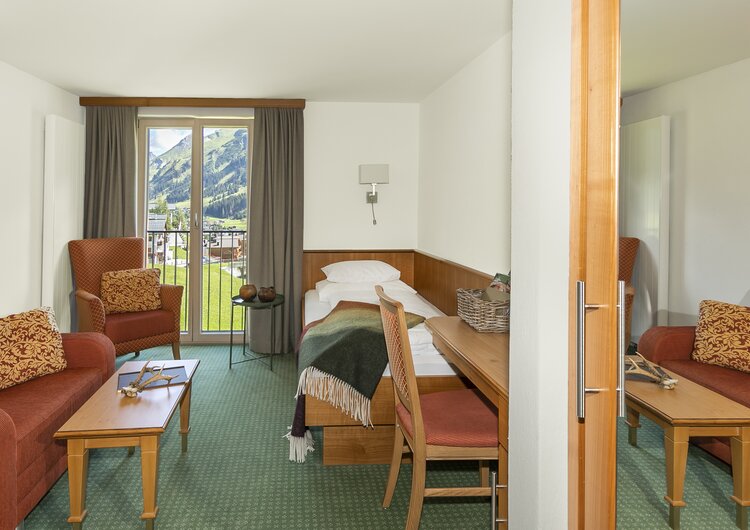 single room with mountain view in Lech