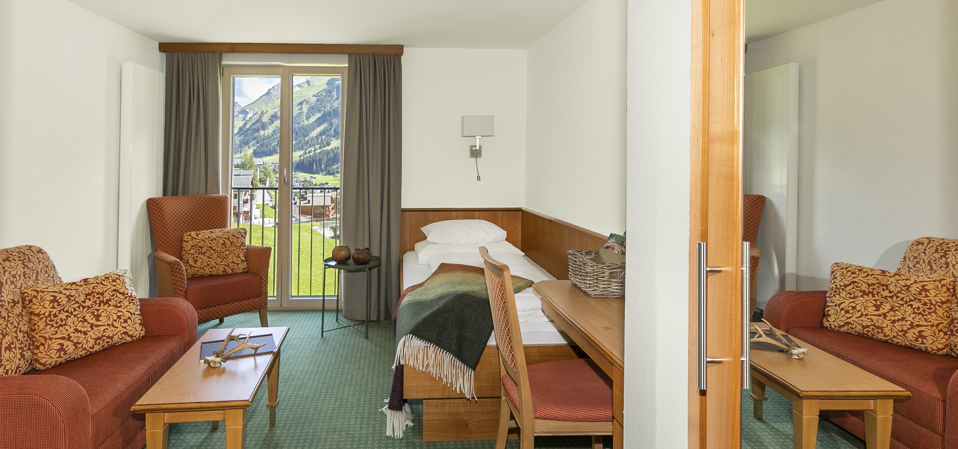 Einzelzimmer mit Bergblick in Lech