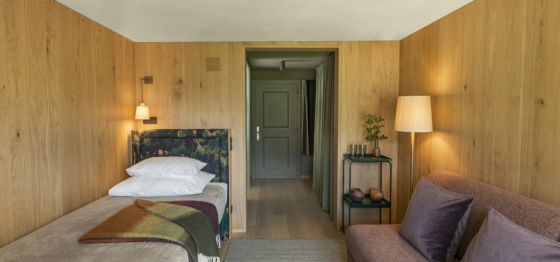 single room in hotel in Lech