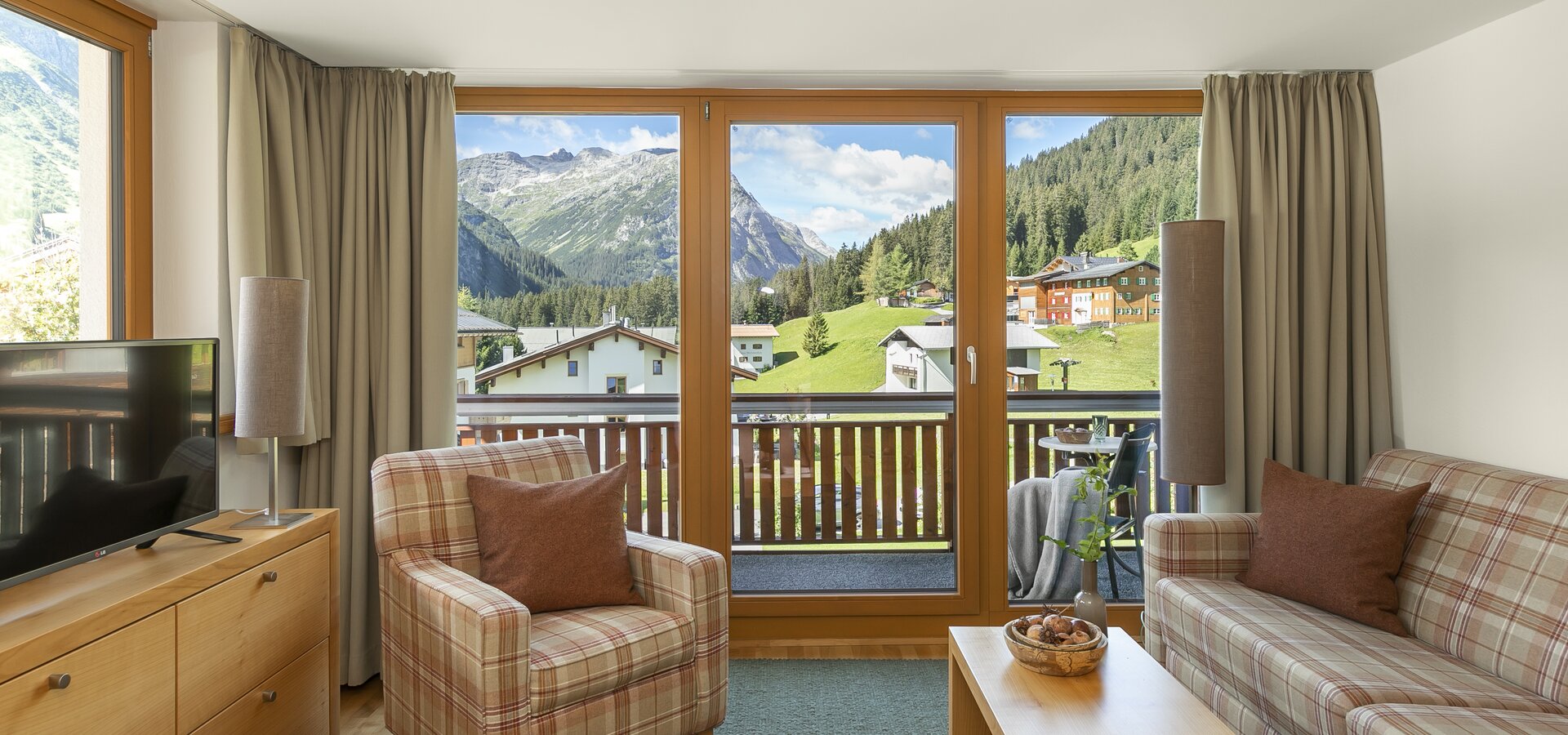 hotel room summer in Lech