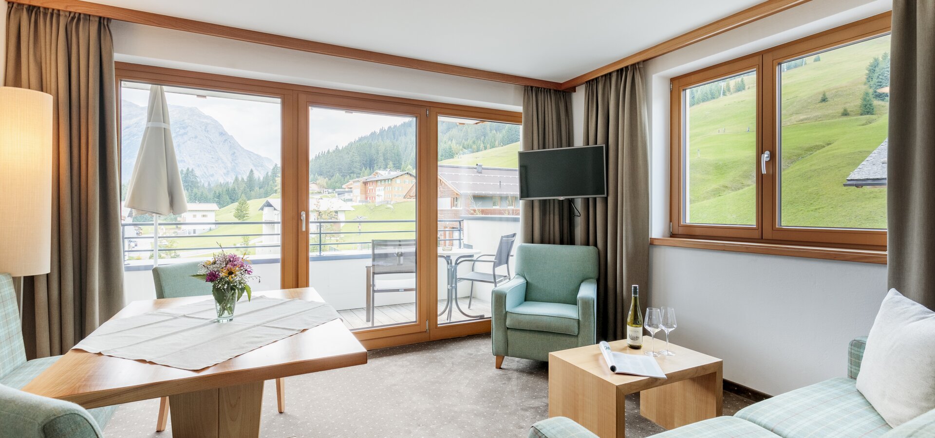 Hotelzimmer mit Bergblick in Österreich