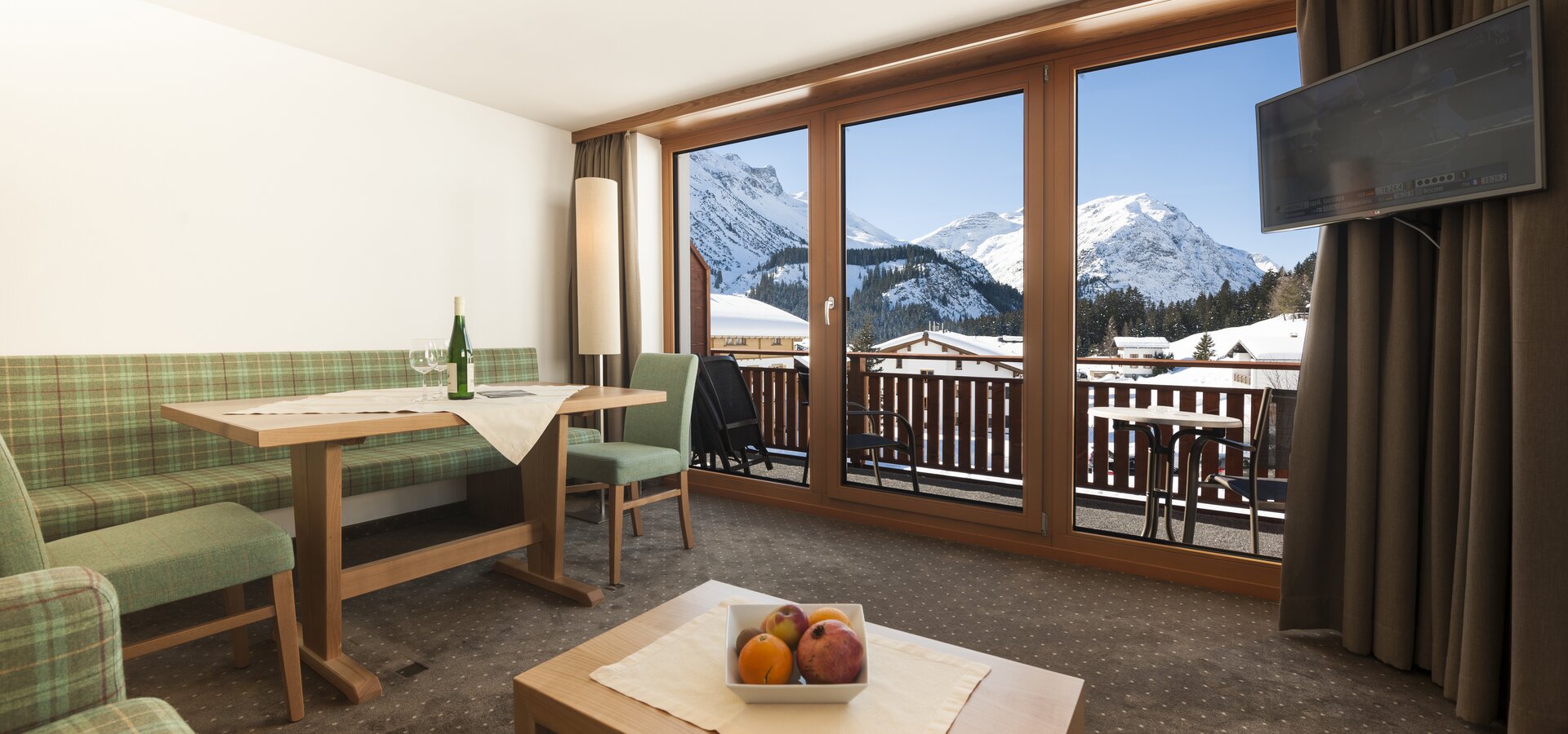 suite with mountain view