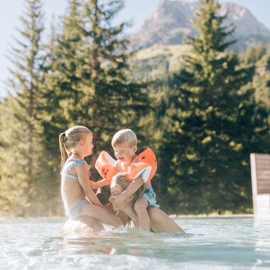 © Daniel Zangerl / Lech Zuers Tourismus family beach vacation in Lech | © Daniel Zangerl / Lech Zuers Tourismus