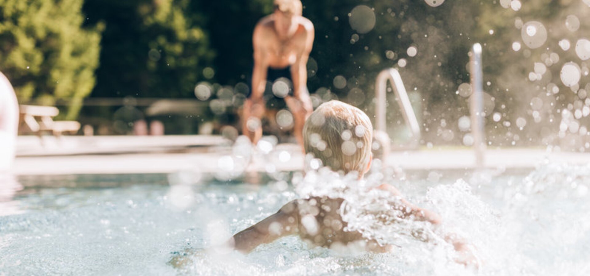 child in hotel pool in Lech | © Daniel Zangerl / Lech Zuers Tourismus