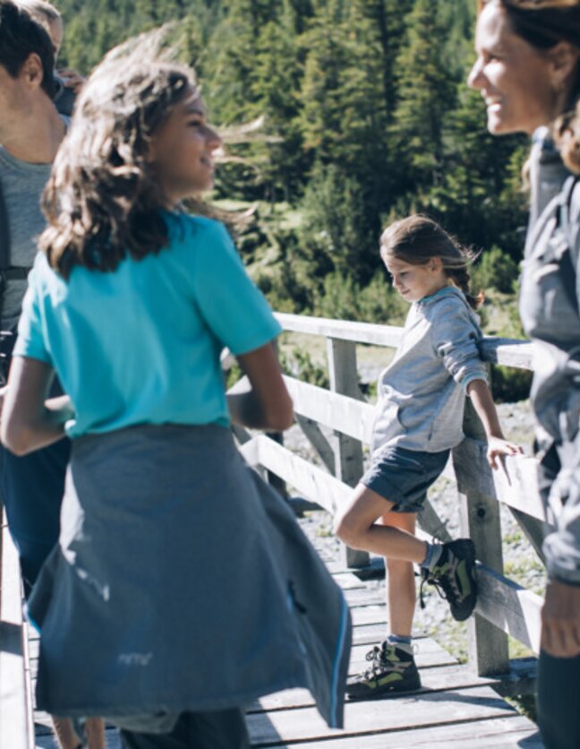 family hike on summer vacation in Lech | © Daniel Zangerl / Lech Zuers Tourismus
