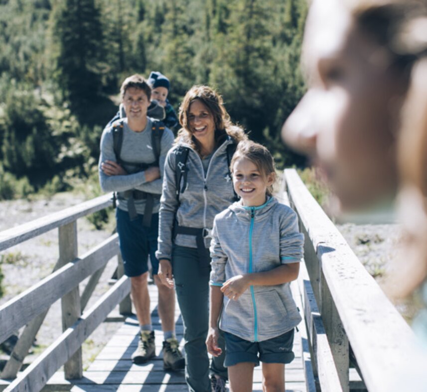 Familienwanderung am Arlberg | © Daniel Zangerl / Lech Zuers Tourismus