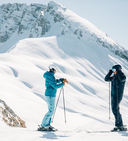 couple at the ski resort in Lech | © Daniel Zangerl / Lech Zuers Tourismus