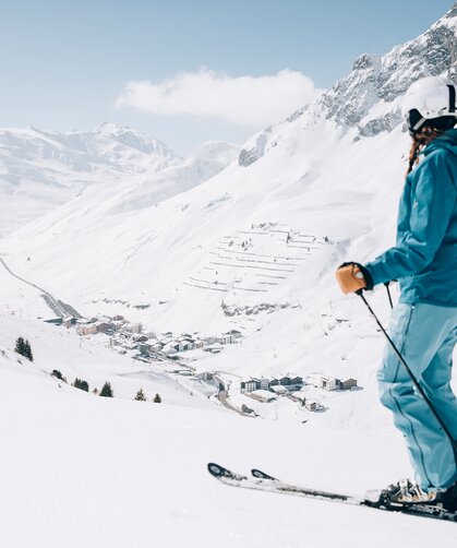 Aussicht genießen im Skigebiet | © Daniel Zangerl / Lech Zuers Tourismus