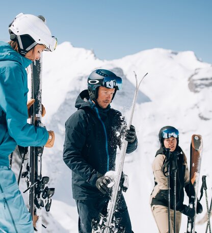 friends on ski vacation in Lech | © Daniel Zangerl / Lech Zuers Tourismus
