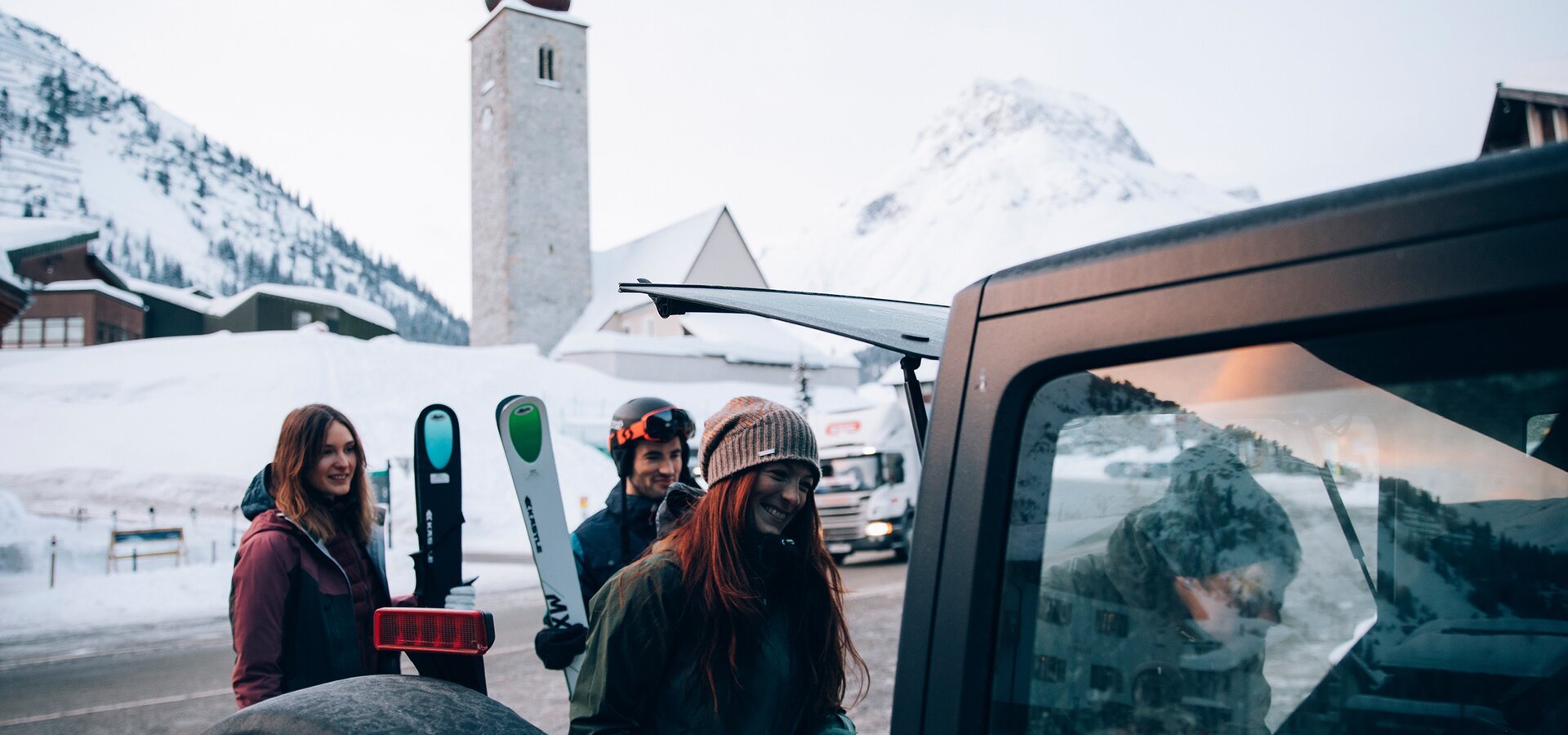 friends on ski holiday | © Daniel Zangerl / Lech Zuers Tourismus