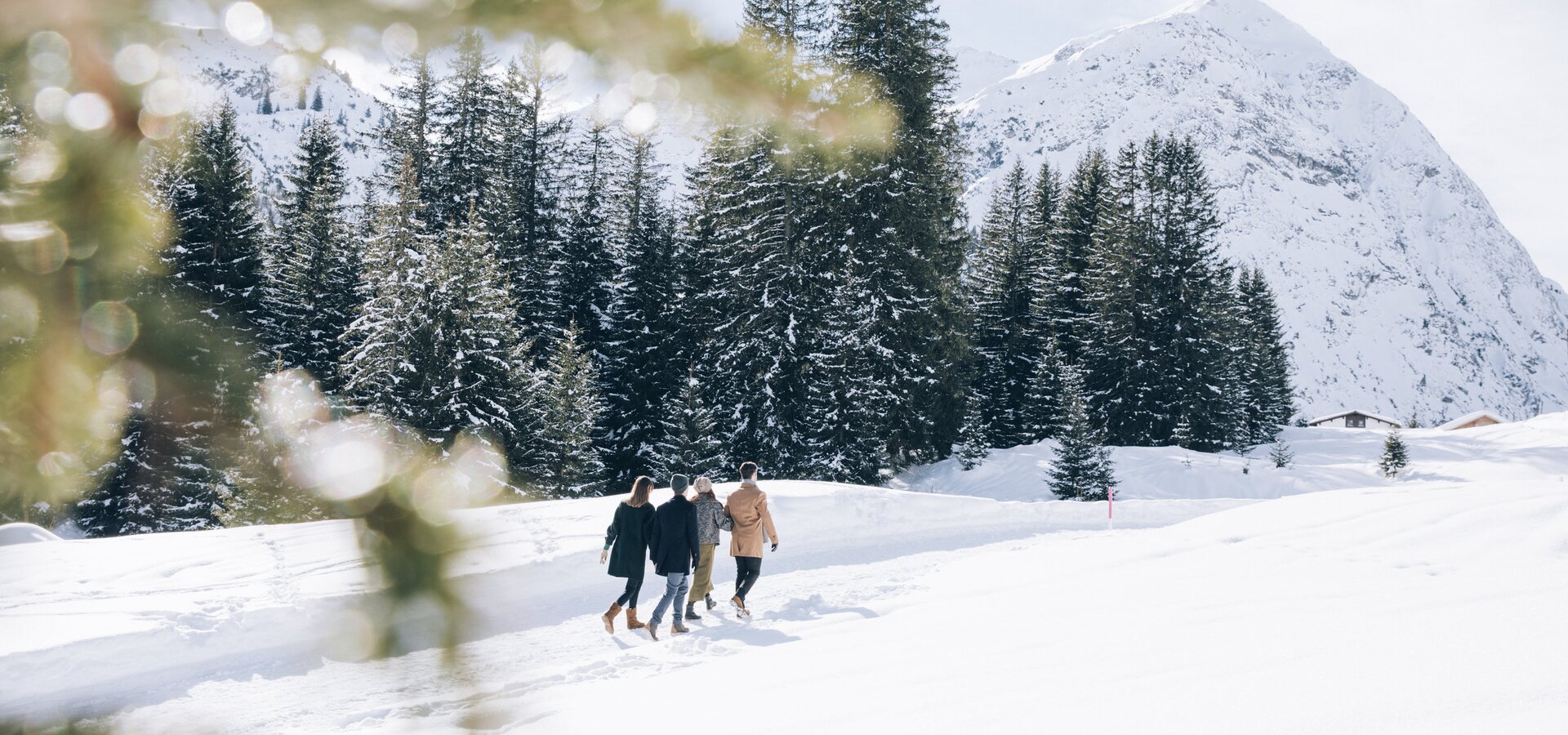 winter hiking in Lech Zürs | © Daniel Zangerl / Lech Zuers Tourismus
