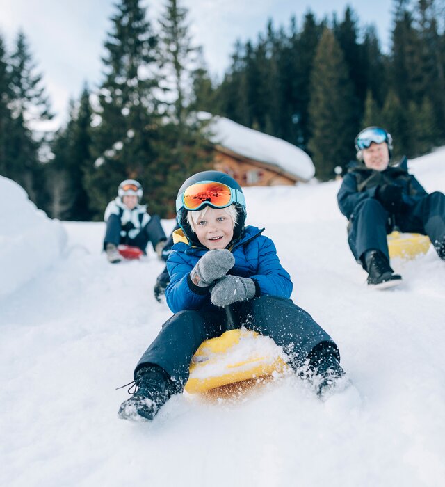 sledding with the family in Lech | © Daniel Zangerl / Lech Zuers Tourismus