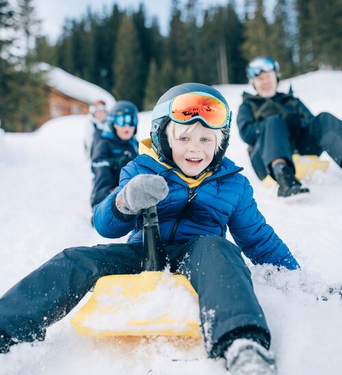 Rodeln mit der Familie in Lech | © Daniel Zangerl / Lech Zuers Tourismus